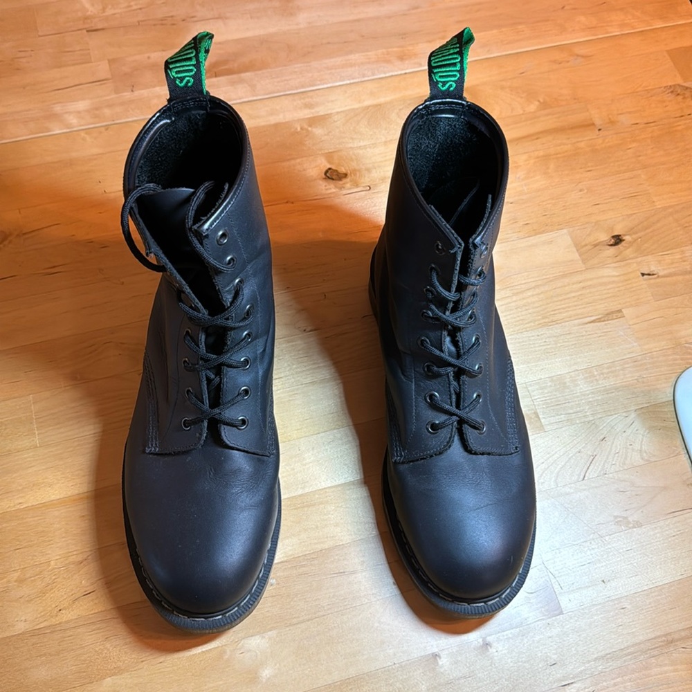 Solovair Size 10 UK Greasy Black 8 Eyed Derby Boot